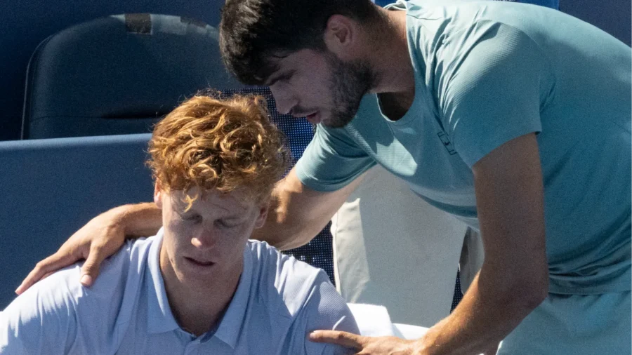 Jannik Sinner illness : Andy Roddick se moque du geste de Carlos Alcaraz