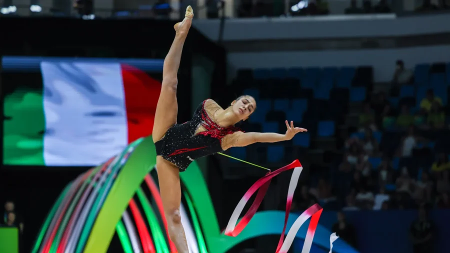 Gymnastique, Sofia Raffaeli magique : une médaille d’or et une de bronze !