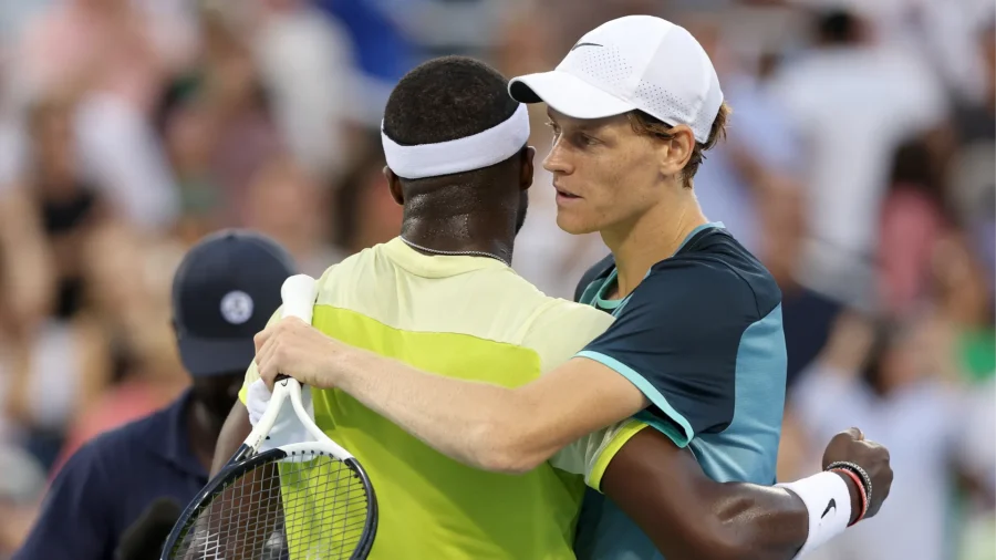 Frances Tiafoe s’oppose à Jannik Sinner et Carlos Alcaraz : « Ils ne devraient pas être mis sur un piédestal » ;