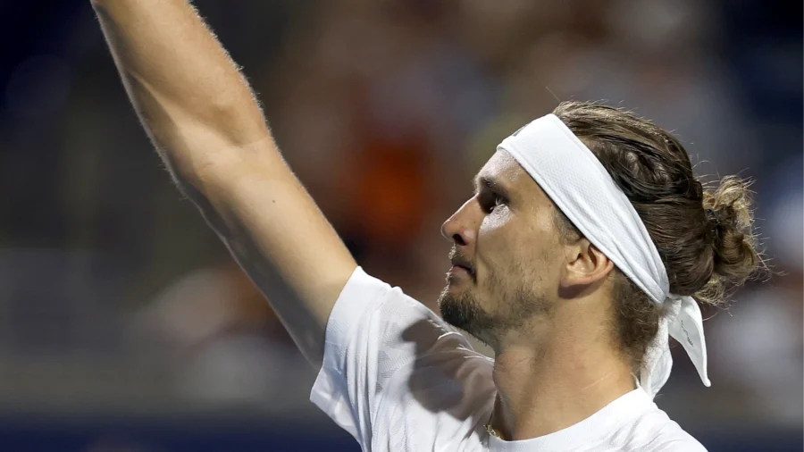 Toronto : Zverev bat Popyrin et salue un fan chahuteur