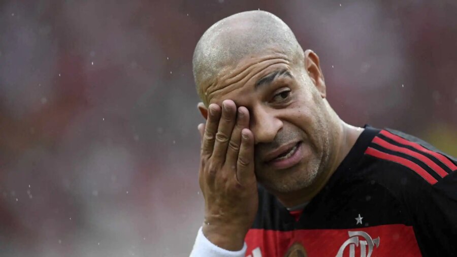 Adriano s’est à nouveau exprimé sur ses difficultés en dehors du terrain
