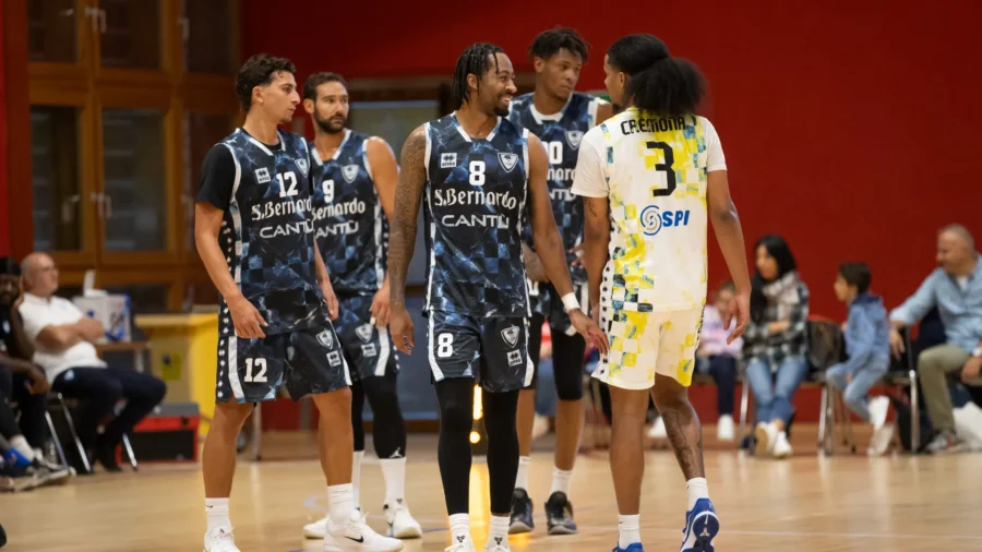 Cantù a immédiatement marqué contre Cremona, l’entraîneur Brienza jubile