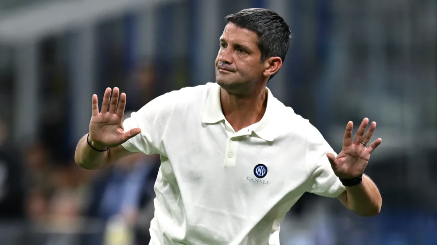 Cristian Chivu fait trembler Francesco Pio Esposito