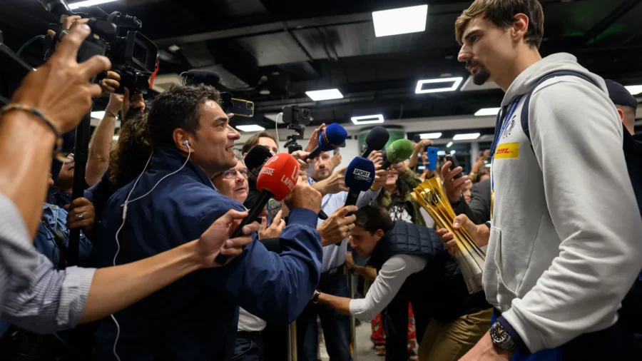 Italvolley, bain de foule pour les champions du monde à Fiumicino
