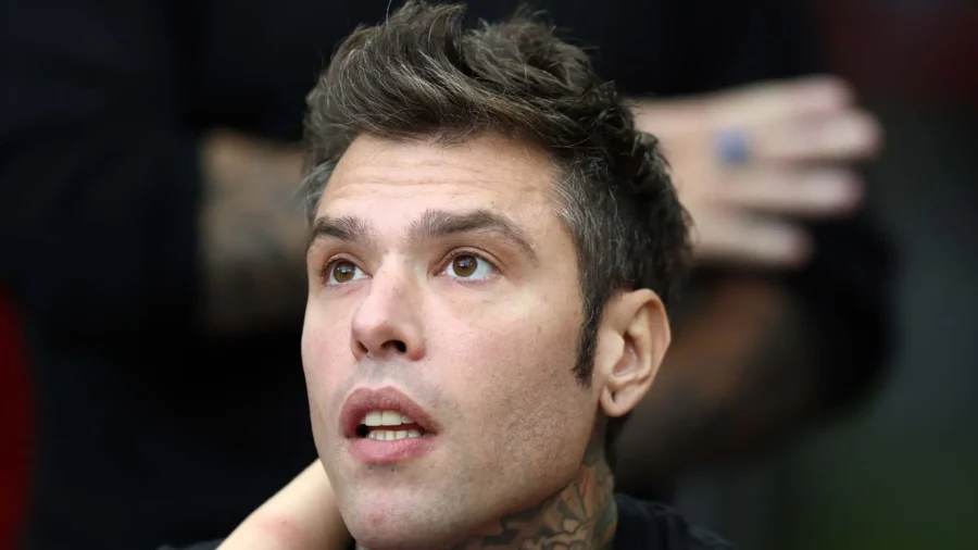 Fedez, un conseiller municipal, dépose une plainte concernant la condamnation de Jannik Sinner.