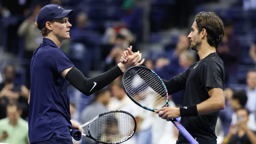 US Open : Jannik Sinner balaie Lorenzo Musetti et se qualifie pour les demi-finales