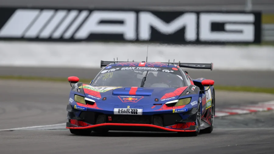 Max Verstappen remporte les 4 heures du Nürburgring au volant d’une Ferrari
