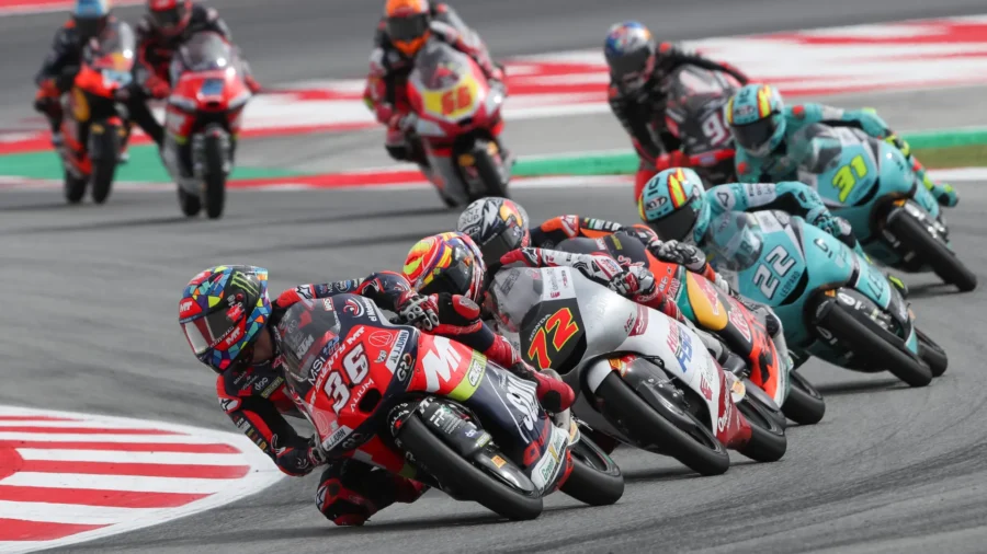 GP de Catalogne, Ánguel Piqueras gagne en Moto3, Daniel Holgado en Moto2
