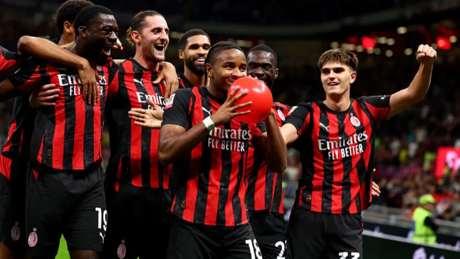 Santiago Gimenez et Christopher Nkunku sur le terrain, Milan en 16e de finale