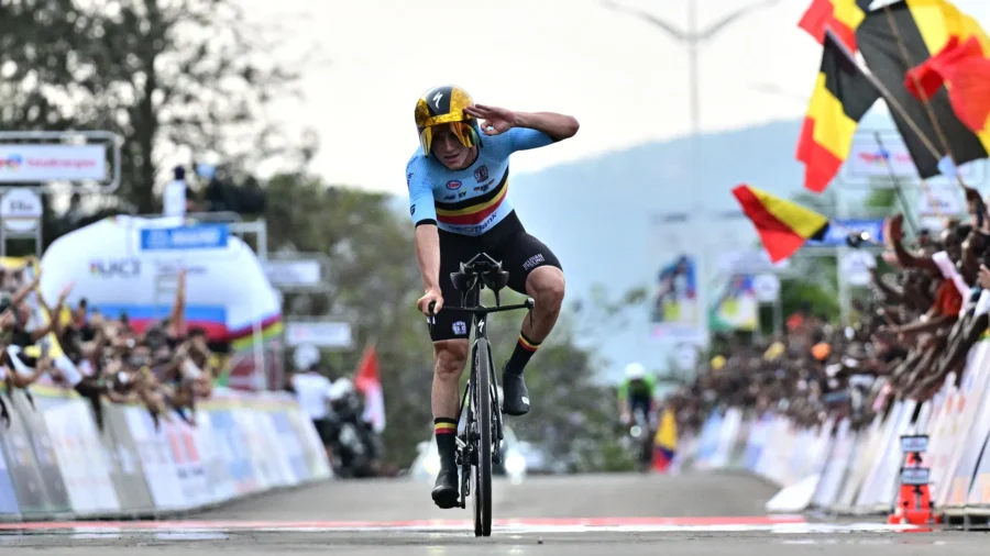 Remco Evenepoel humilie Tadej Pogacar et réalise un triplé dans le contre-la-montre mondial