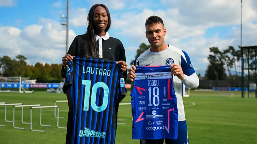 Paola Egonu et Lautaro Martinez échangent leurs maillots à Appiano Gentile