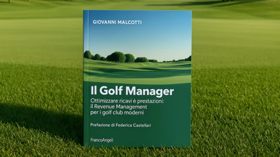 Giovanni Malcotti frappe le trou avec le livre ‘The Golf Manager&quot ;