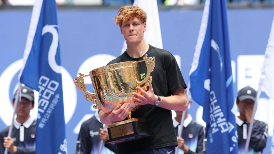 Jannik Sinner célèbre à Pékin mais pense déjà à un rappel à Shanghai