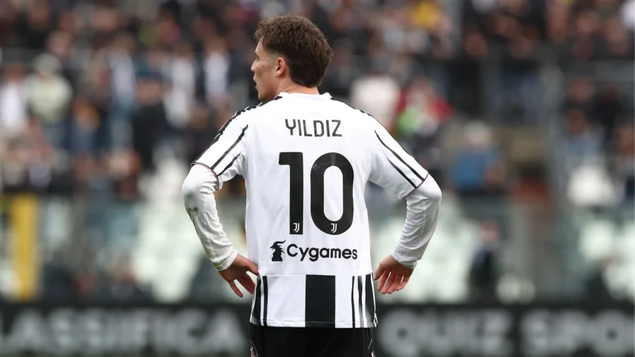 Ezio Greggio démolit la Juventus