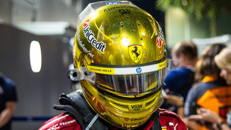 Ferrari, il pleut : Lewis Hamilton pénalisé