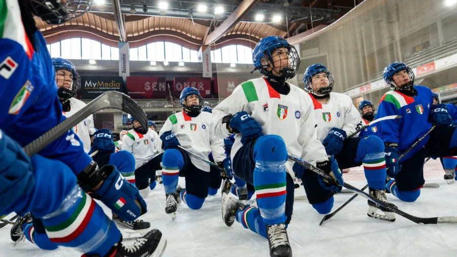 Hockey sur glace : nouvel entraîneur principal pour l’équipe nationale féminine, Stephanie Poirier reste dans le staff
