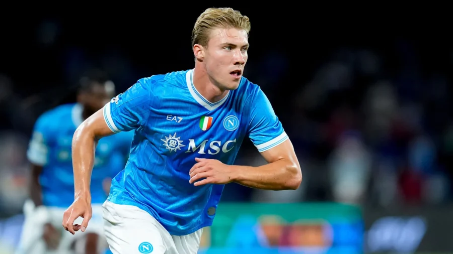 Rasmus Hojlund se sent renaître avec Antonio Conte et Kevin De Bruyne