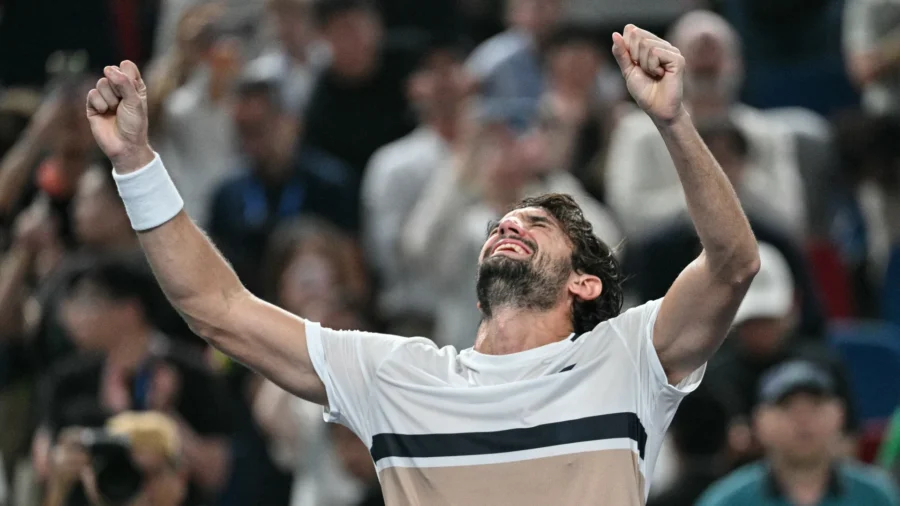 Conte de fées avec une fin heureuse pour Valentin Vacherot : il a triomphé à Shanghai, en battant son cousin Arthur Rinderknech.