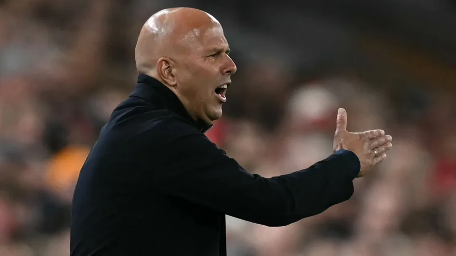 Marché : Arne Slot ne se sent pas en danger mais Liverpool regarde autour de lui