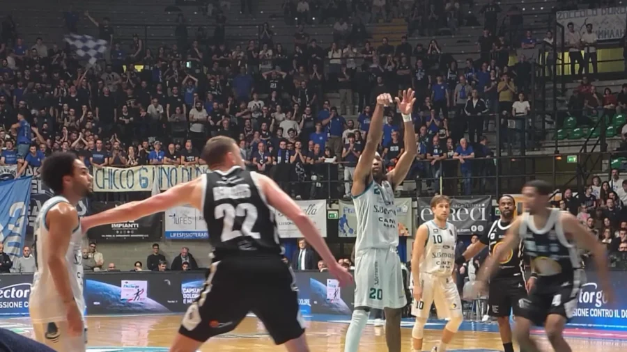 Sneed inarrêtable, Cantù gagne après 45 minutes