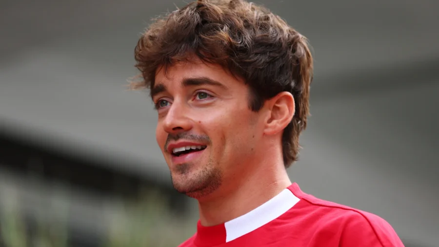 Ferrari, Charles Leclerc est aux côtés de John Elkann : "Message positif&quot ;