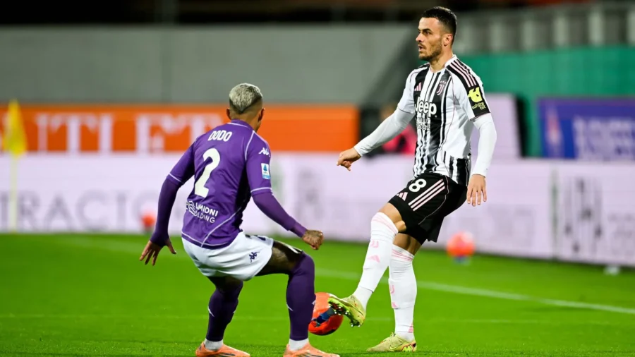 Kostic marque en fin de mi-temps, l’ancien joueur de la Juventus et de la Viola : « Ça fait mal, ça fait vraiment mal » ;