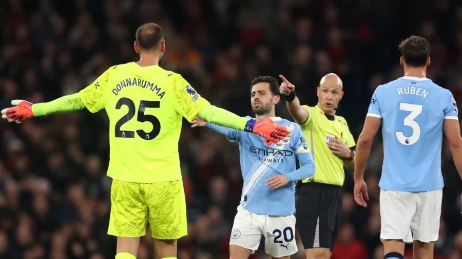 Gianluigi Donnarumma furieux contre l’arbitre après s’être esquivé