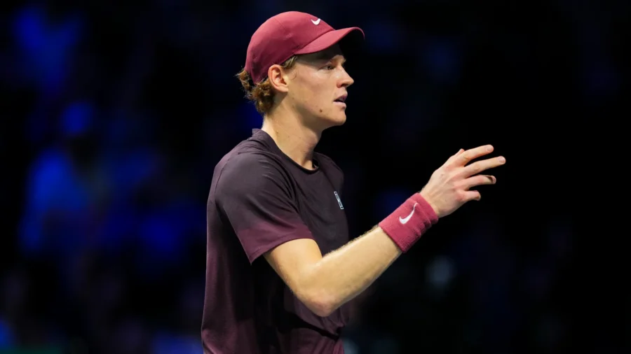 Chœurs et applaudissements pour la formation de Jannik Sinner avec Carlos Alcaraz