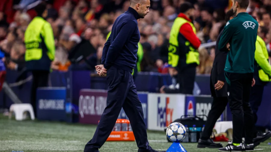 L’Ajax disculpe John Heitinga