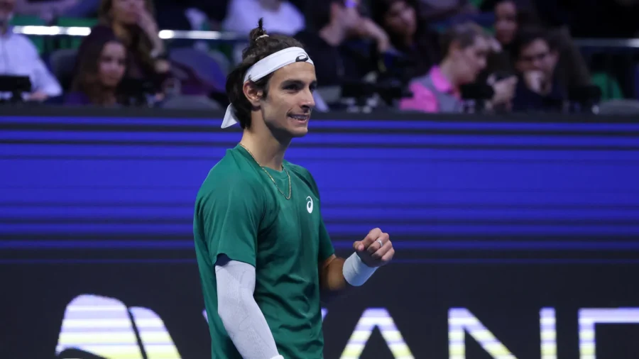 Lorenzo Musetti gagne la bataille contre Korda et s’envole pour la finale : entre lui et l’ATP Finals se trouve Novak Djokovic