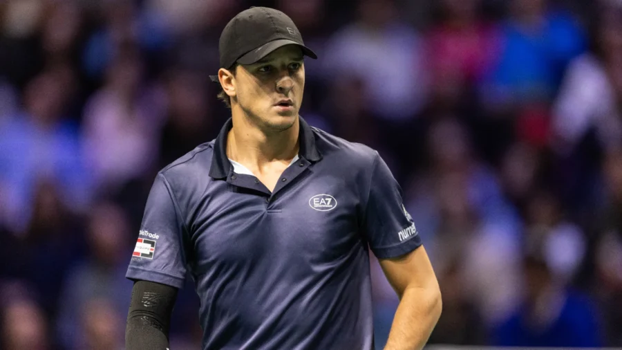 Luciano Darderi dure un set avec Miomir Kecmanovic à Athènes