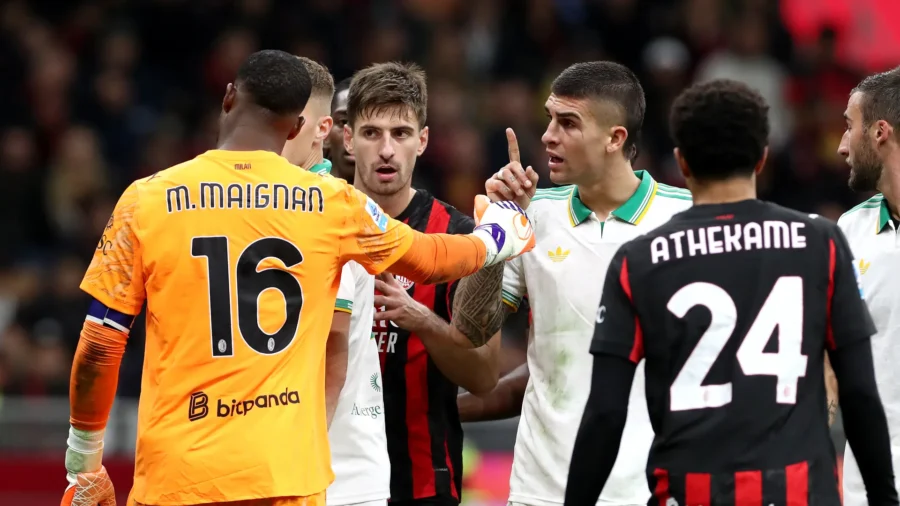 Mike Maignan dans la tempête : les supporters de la Roma sont furieux