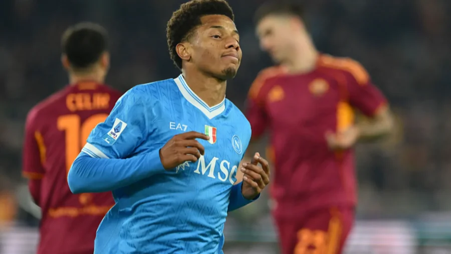 Naples, Neres suffit à accrocher Milan en haut du tableau