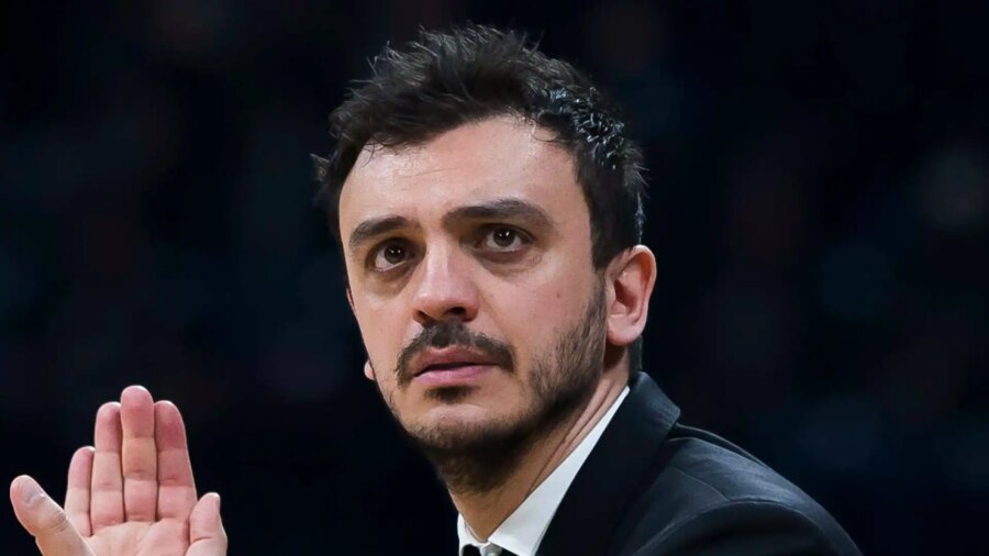 Virtus Bologna bat Desio, Nicola Brienza défend Cantù