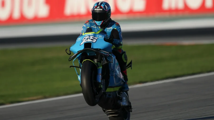 Essais MotoGP : deux Aprilia, Nicolò Bulega bat Pecco Bagnaia